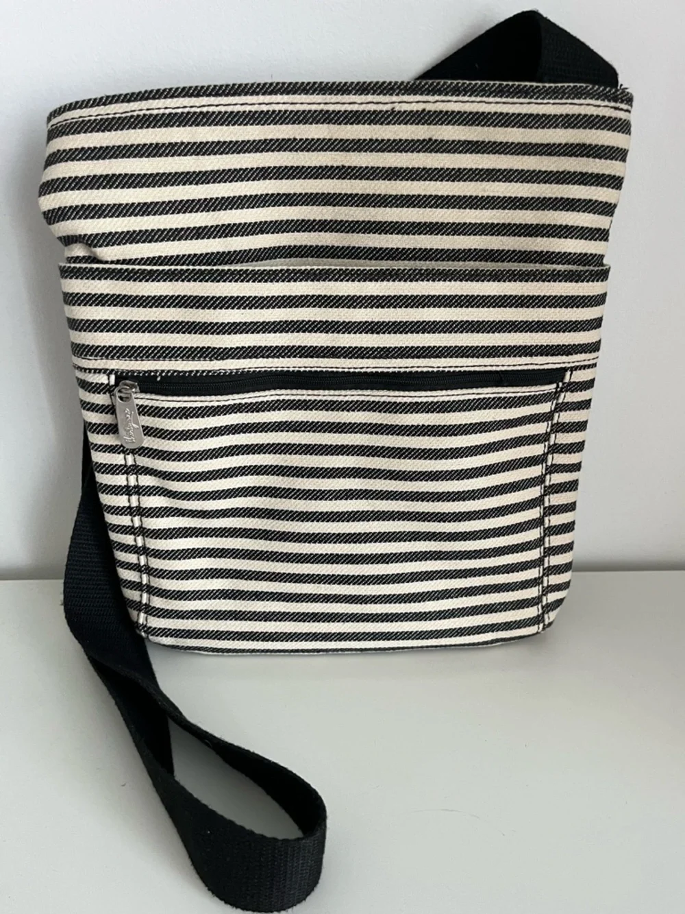 THIRTY-ONE Striped Crossbody Bag Black White Adjustable Strap EUC - Picture 10 of 10